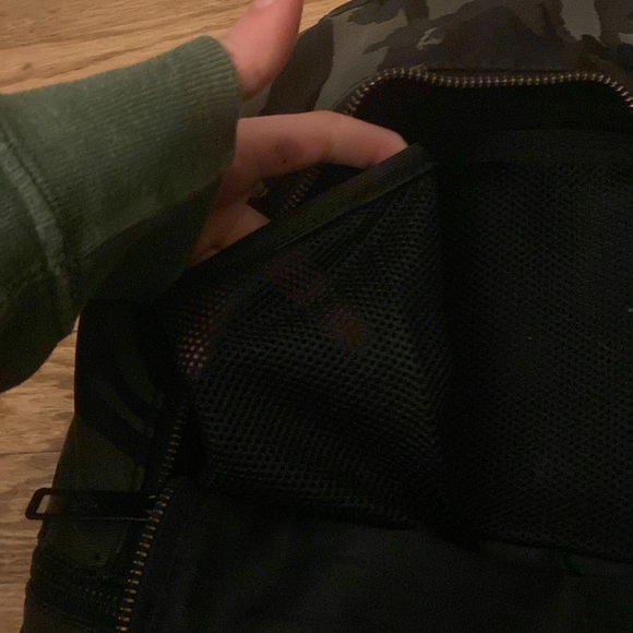 Lululemon city adventure backpack 17L - Picture 10 of 16